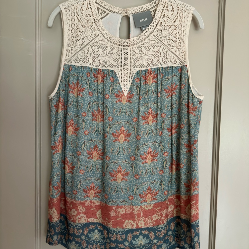 Floral lace trimmed tank top